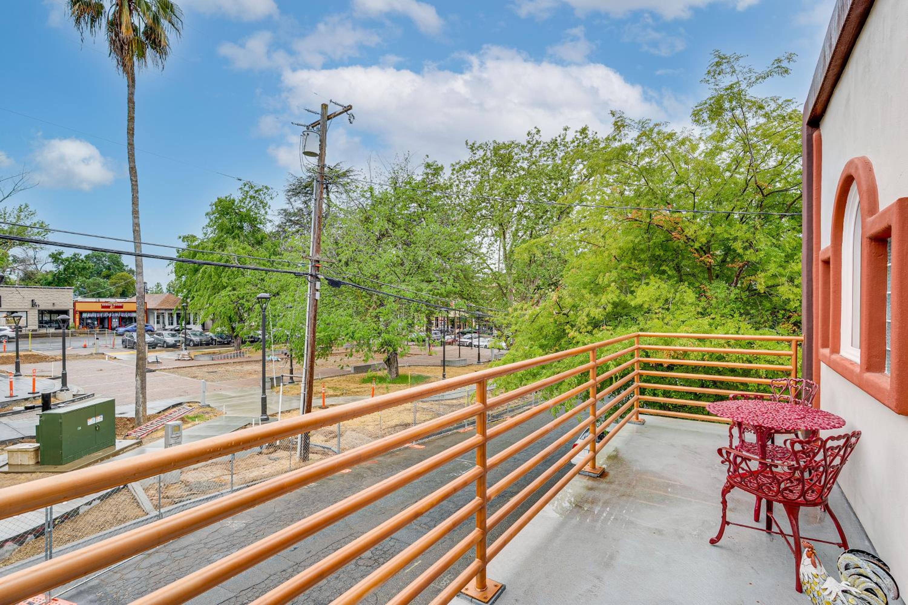 Easily Explore Fair Oaks Village! Unique Condo