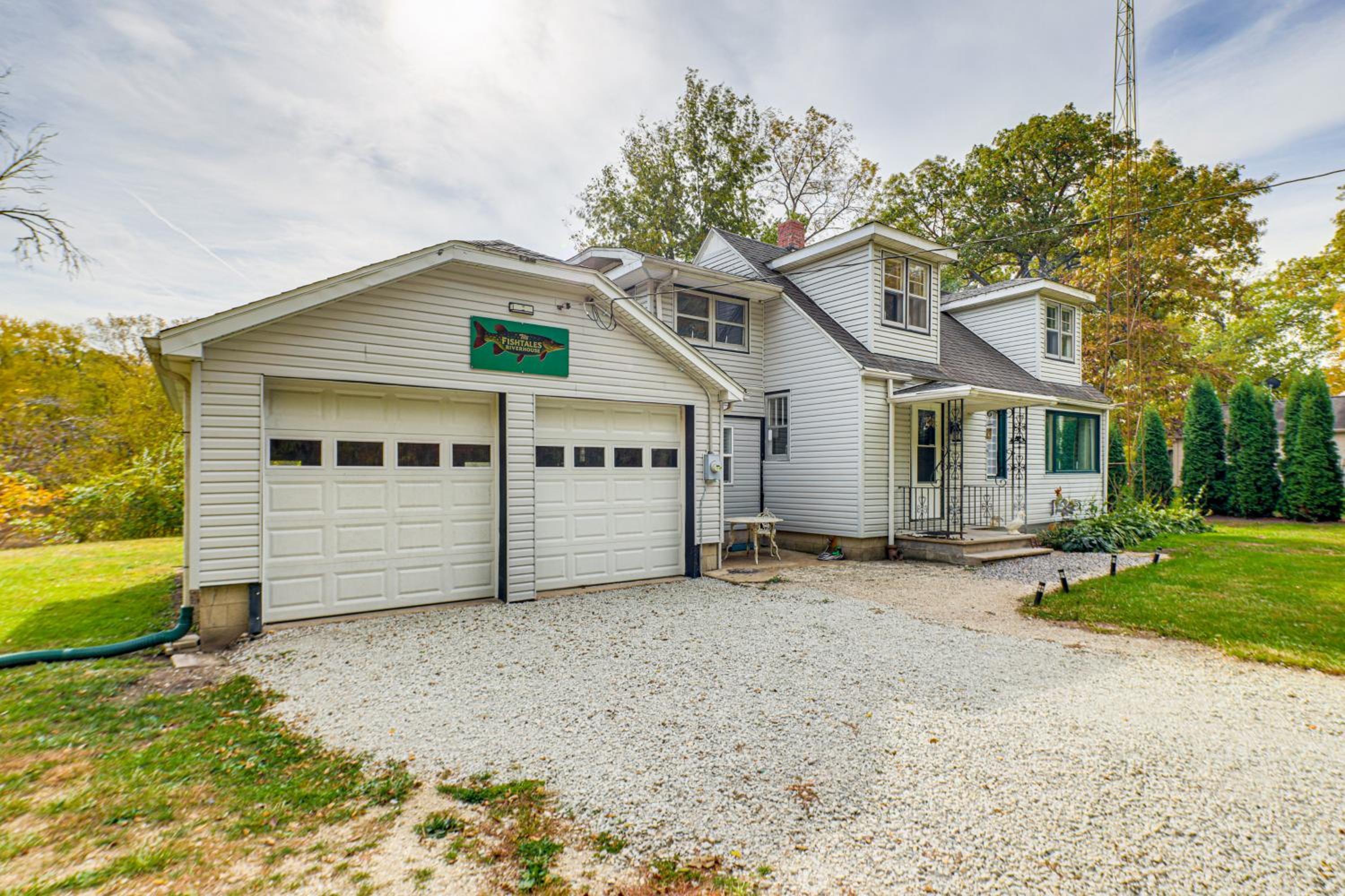 The Fishtales Riverhouse Iroquois River Stay!