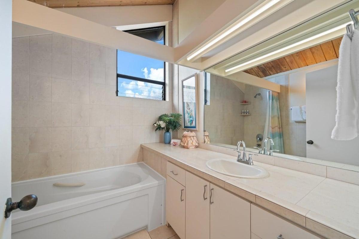 Kahana Village 26 · KHV 26 2BD Direct Ocean Front with Amazing S