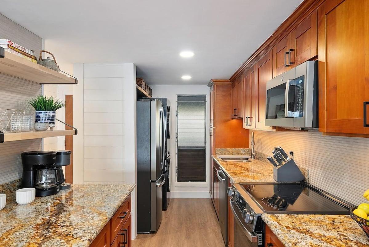 Lauloa 403 · LOA 403 Fully Remodeled Direct Oceanfront 2BD