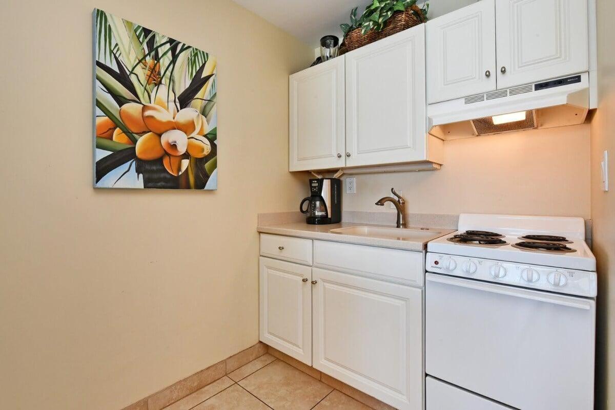 Valley Isle 407 · VI 407 BeachFront Studio w Pool