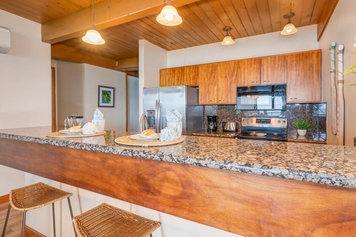 Kahana Outrigger 3A2 · KHO 3A2 Updated OceanFront 3BD wPool AC O