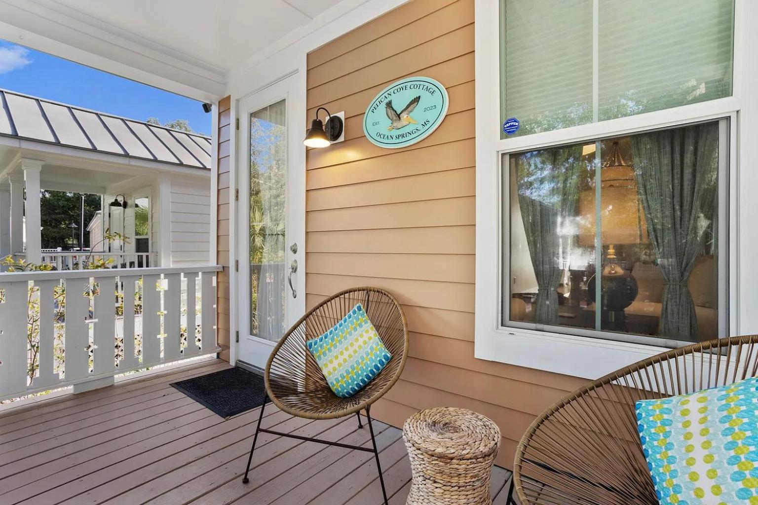 Pelican Cove Cottage located Downtown Ocean Springs