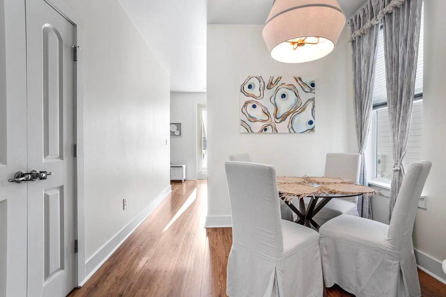 Pelican Cove Cottage located Downtown Ocean Springs