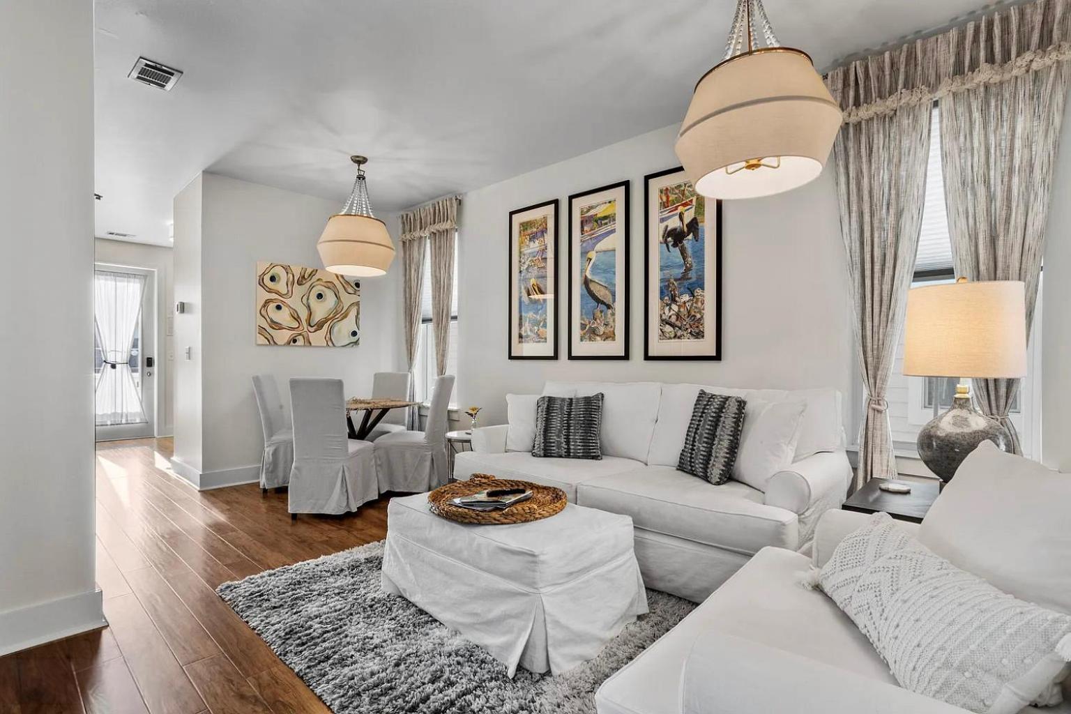 Pelican Cove Cottage located Downtown Ocean Springs