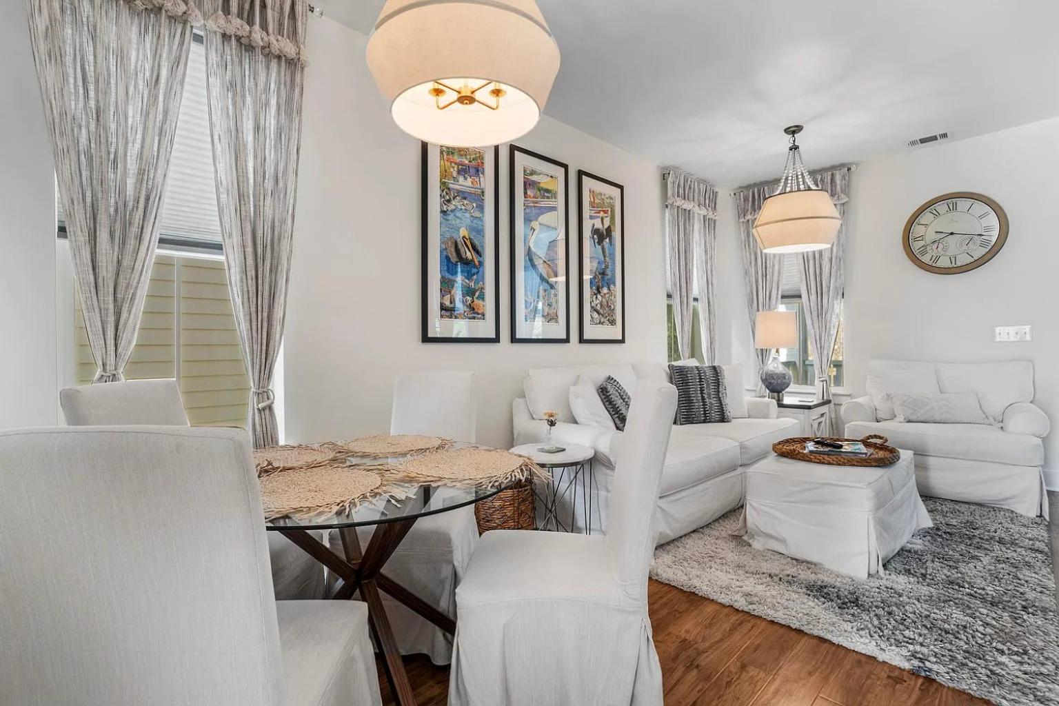Pelican Cove Cottage located Downtown Ocean Springs