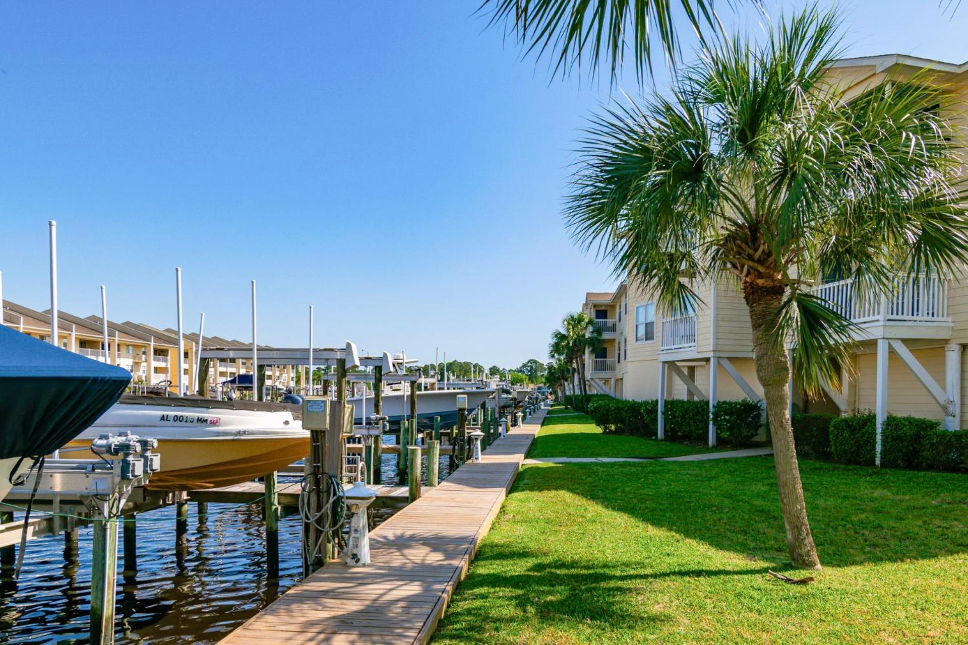 Cozy 2 bedroom, 2 bathroom condo located at Harbor Landing!
