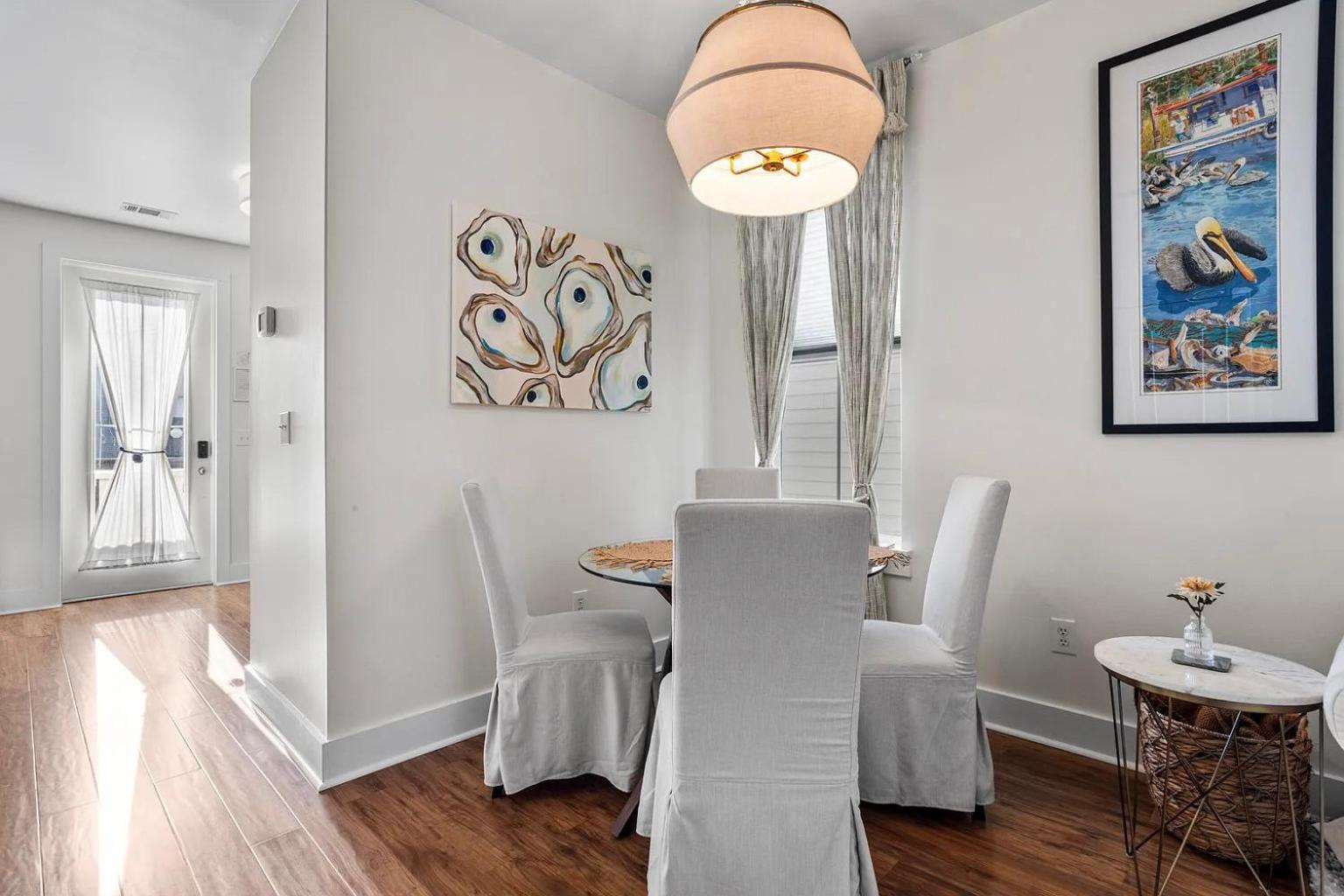 Pelican Cove Cottage located Downtown Ocean Springs
