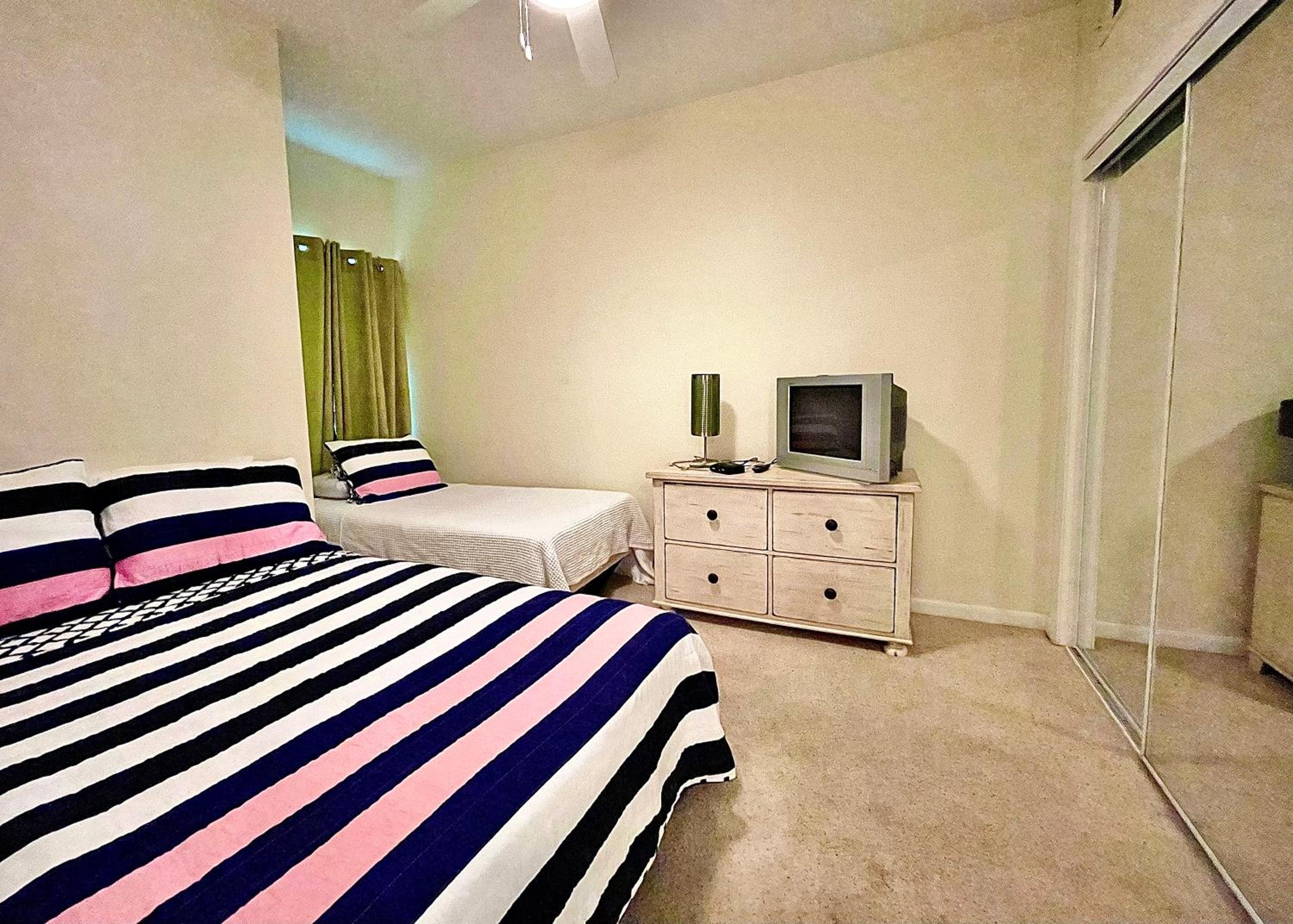 Beachview Condo in Legacy Tower 1-1004 - fully furnished 3 bedroom 2 bathroom