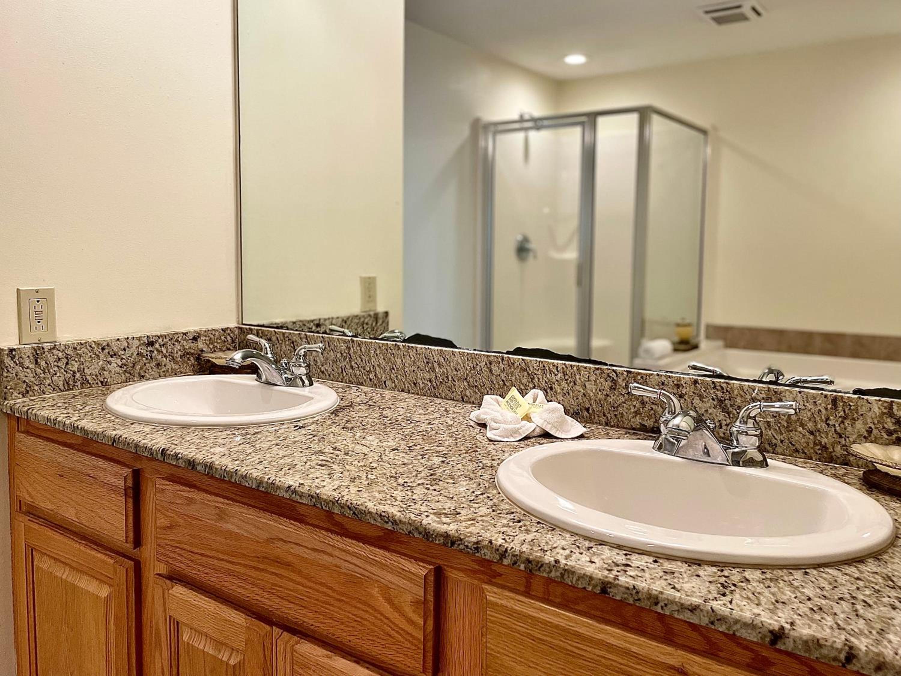 Beachview Condo in Legacy Tower 1-1004 - fully furnished 3 bedroom 2 bathroom
