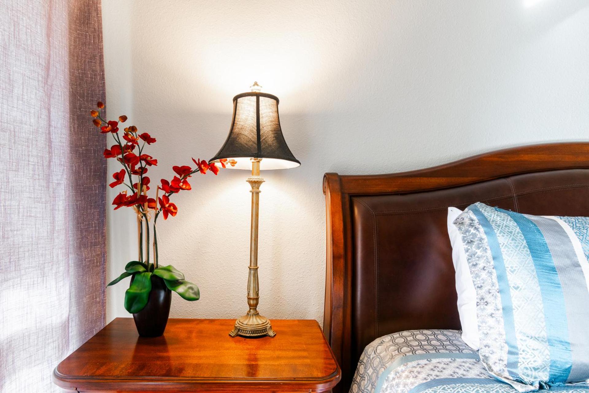 Cozy 2 bed 2 bath condo at the beachside Ocean Club Villas