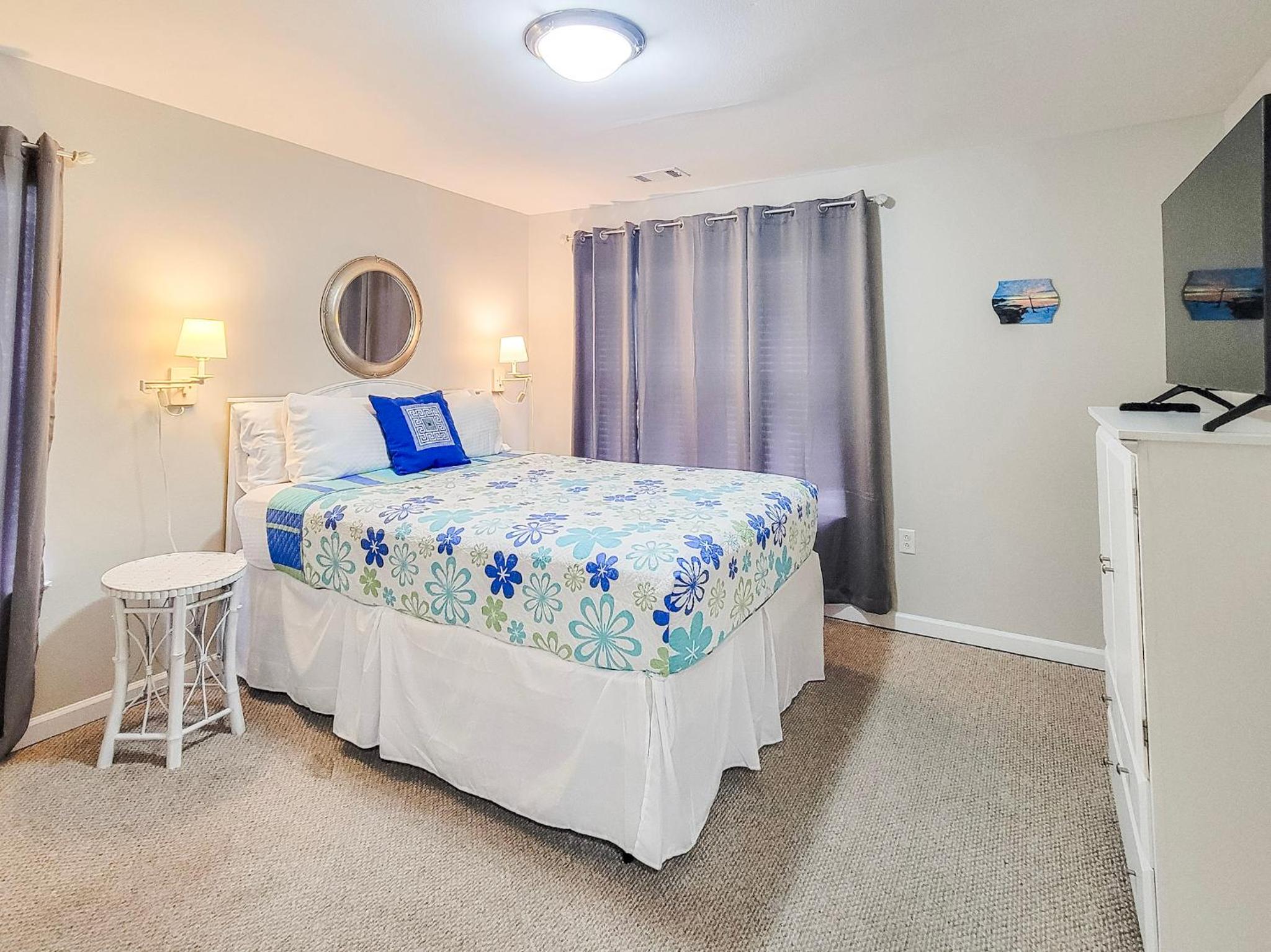 Cozy 2 bedroom, 2 bathroom condo located at Harbor Landing!