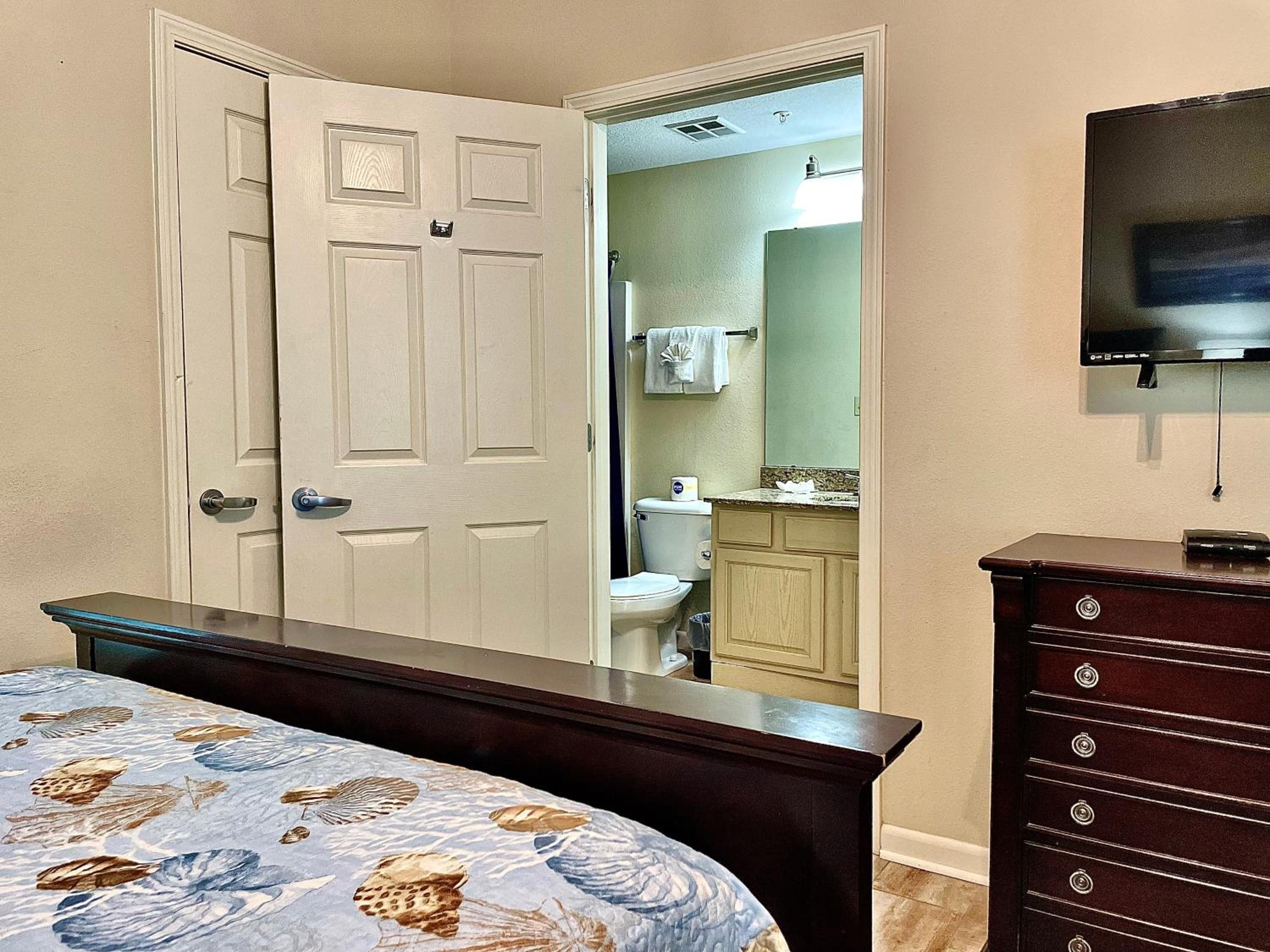 Spacious Beachview End Unit in Legacy Tower 2 -809 - 3 bedroom 3 bath condo