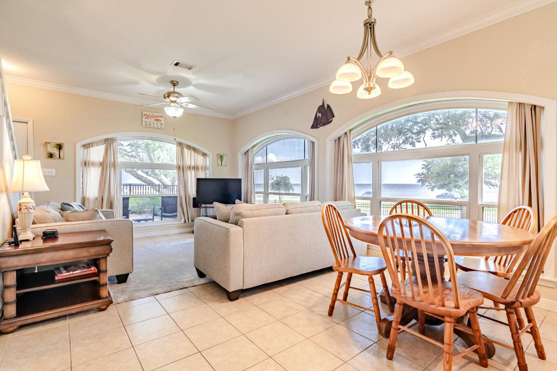 120 Beau Clair - Beachview Townhome with Balcony and Deck in Long Beach
