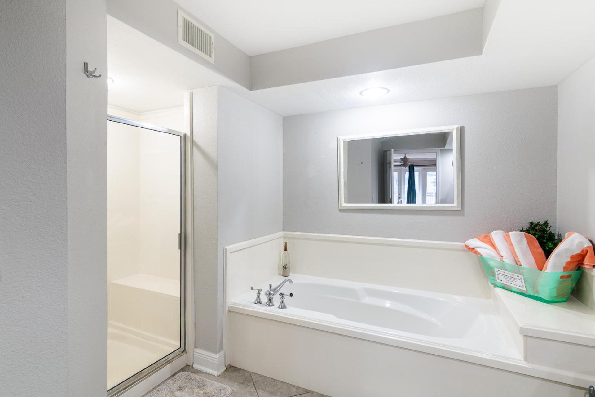 Cozy 2 bed 2 bath condo at the beachside Ocean Club Villas
