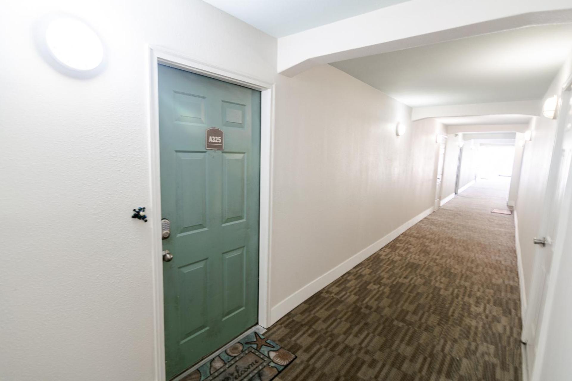 Cozy 2 bed 2 bath condo at the beachside Ocean Club Villas