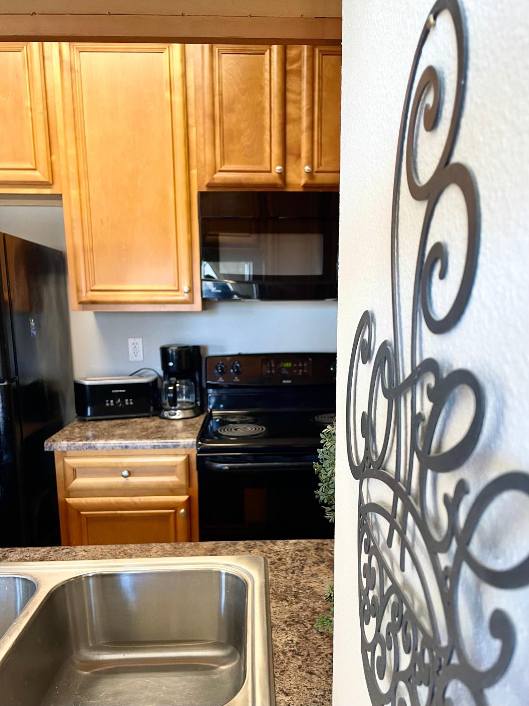 148 Beau Clair - Beachside Townhome with Pool in Long Beach