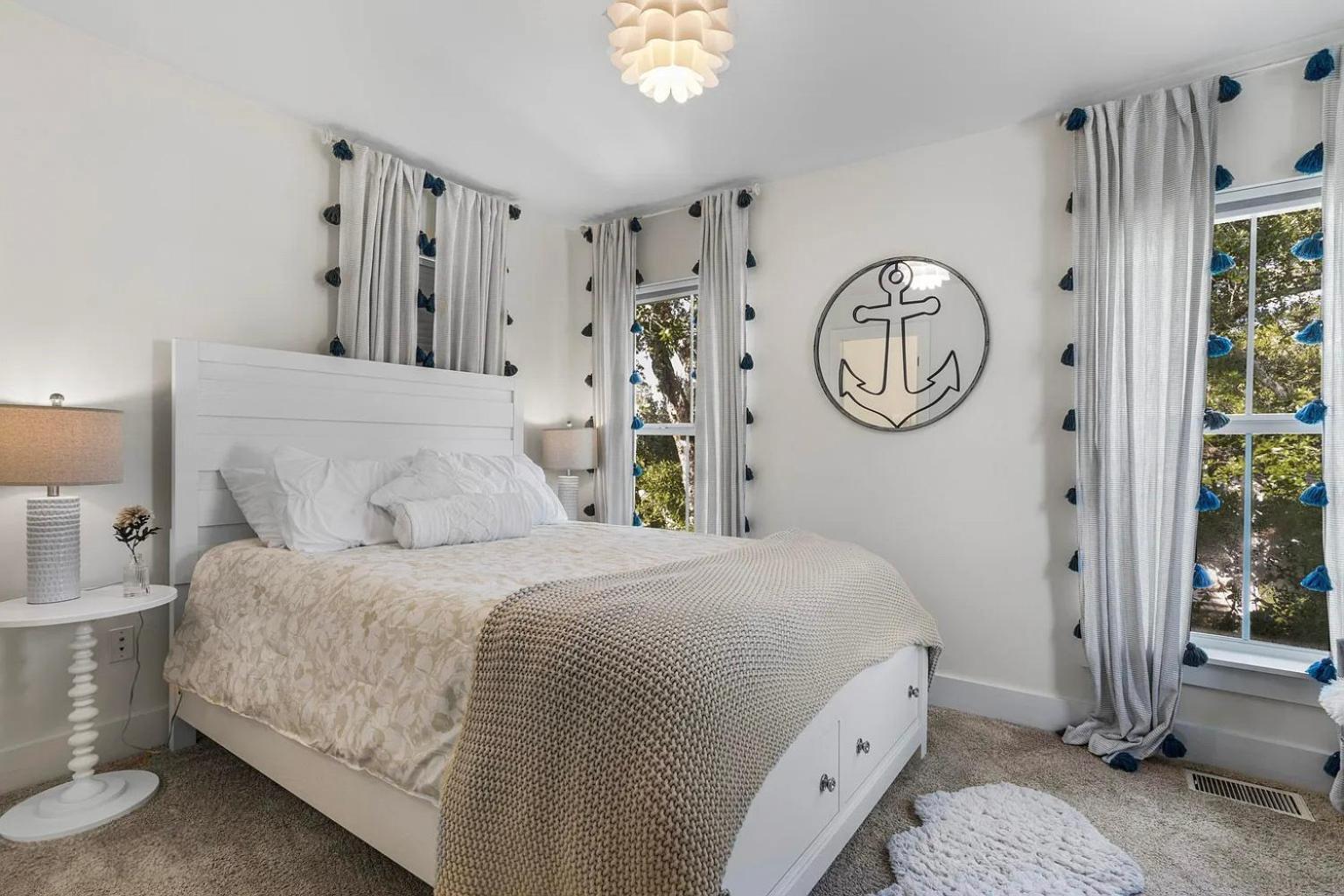 Pelican Cove Cottage located Downtown Ocean Springs