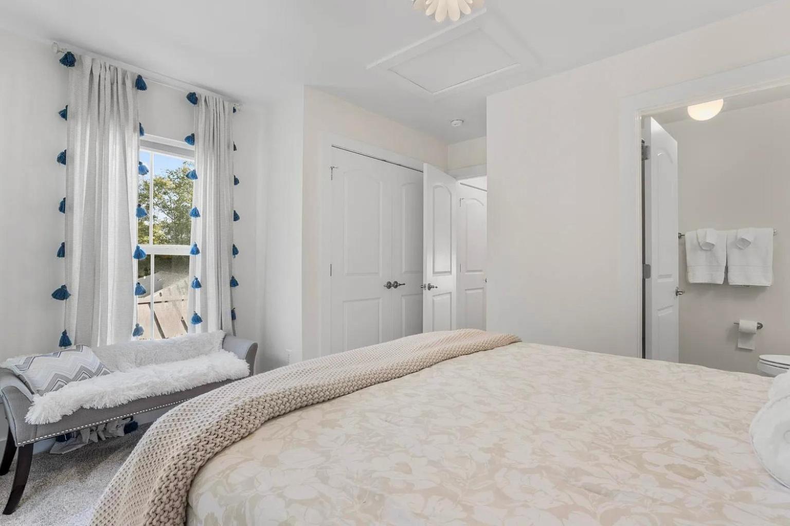 Pelican Cove Cottage located Downtown Ocean Springs