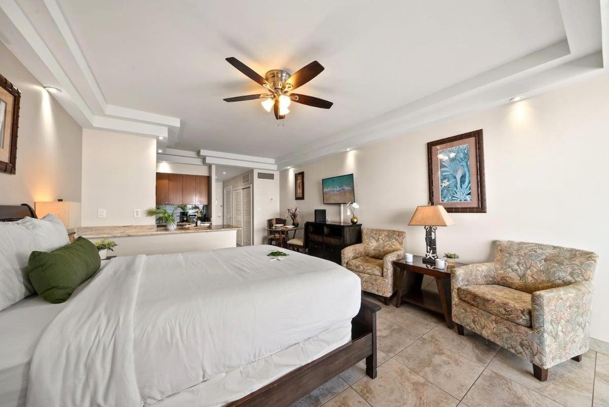 Lahaina Shores 607 · LS 607 Beachfront Remodeled Studio Stunnin