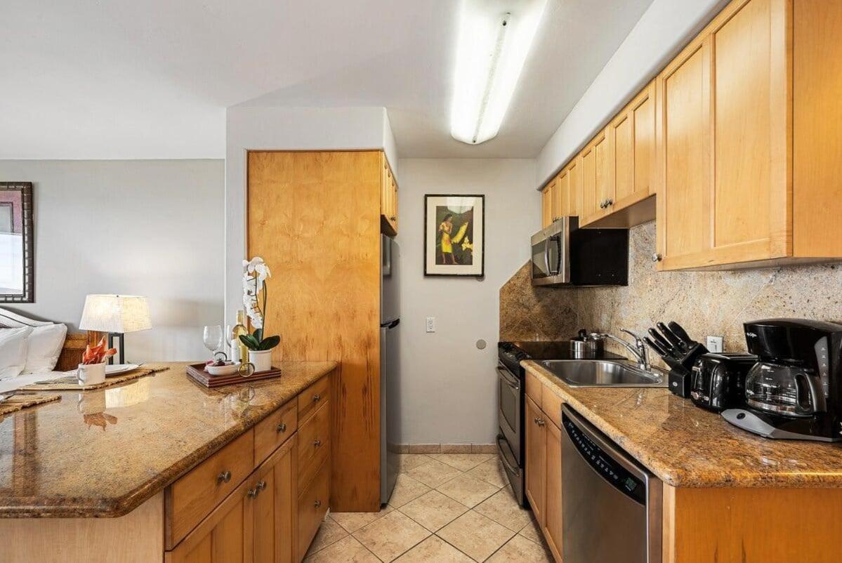 Lahaina Shores 507 · LS 507 West Maui Studio with Stunning Ocean