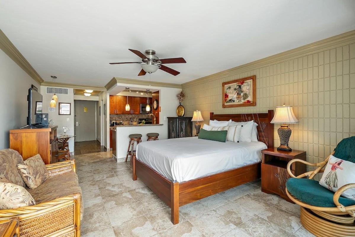 Lahaina Shores 512 · LS 512 Getaway Studio by the Beach Pool Hot