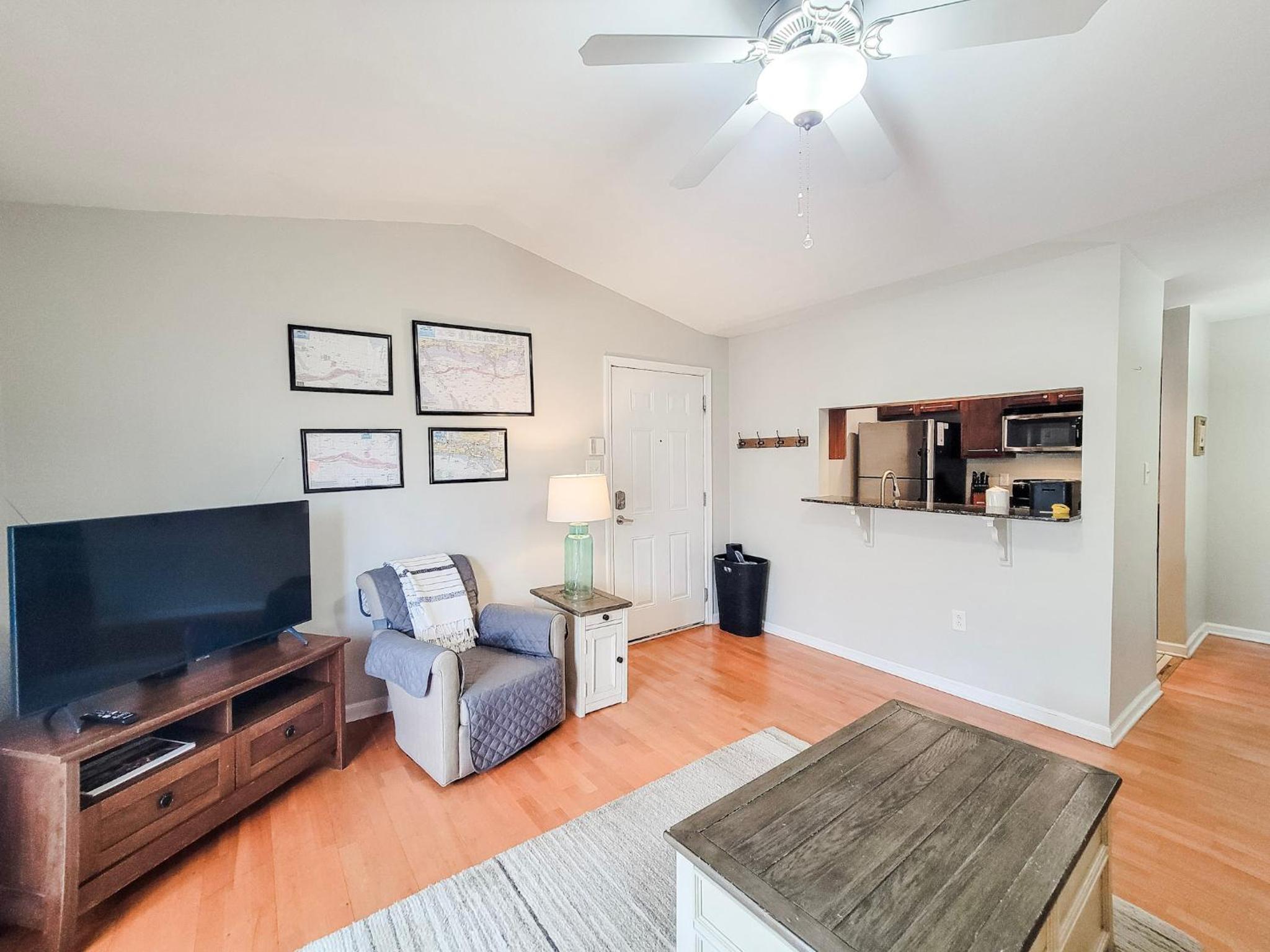 Cozy 2 bedroom, 2 bathroom condo located at Harbor Landing!