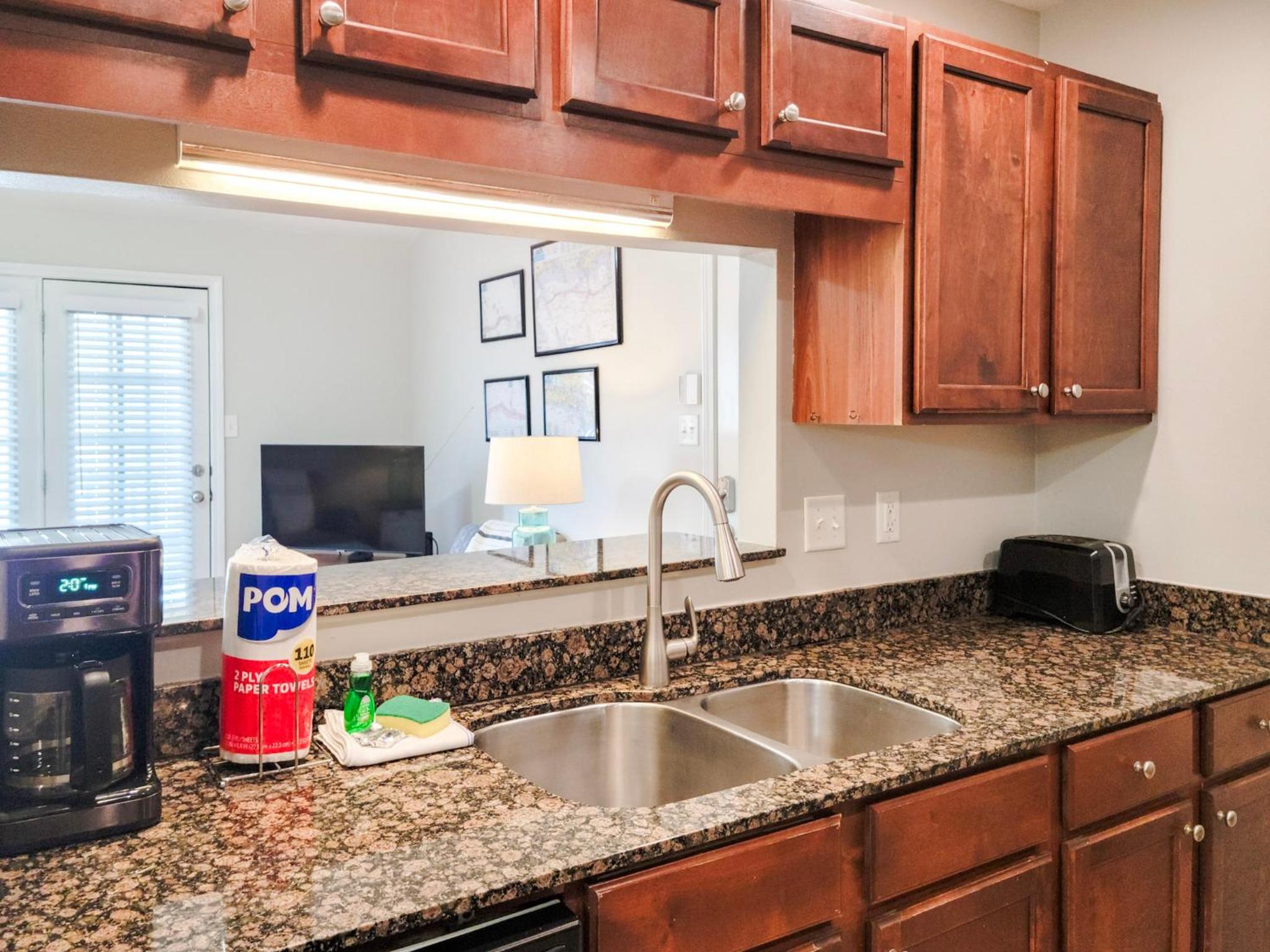 Cozy 2 bedroom, 2 bathroom condo located at Harbor Landing!