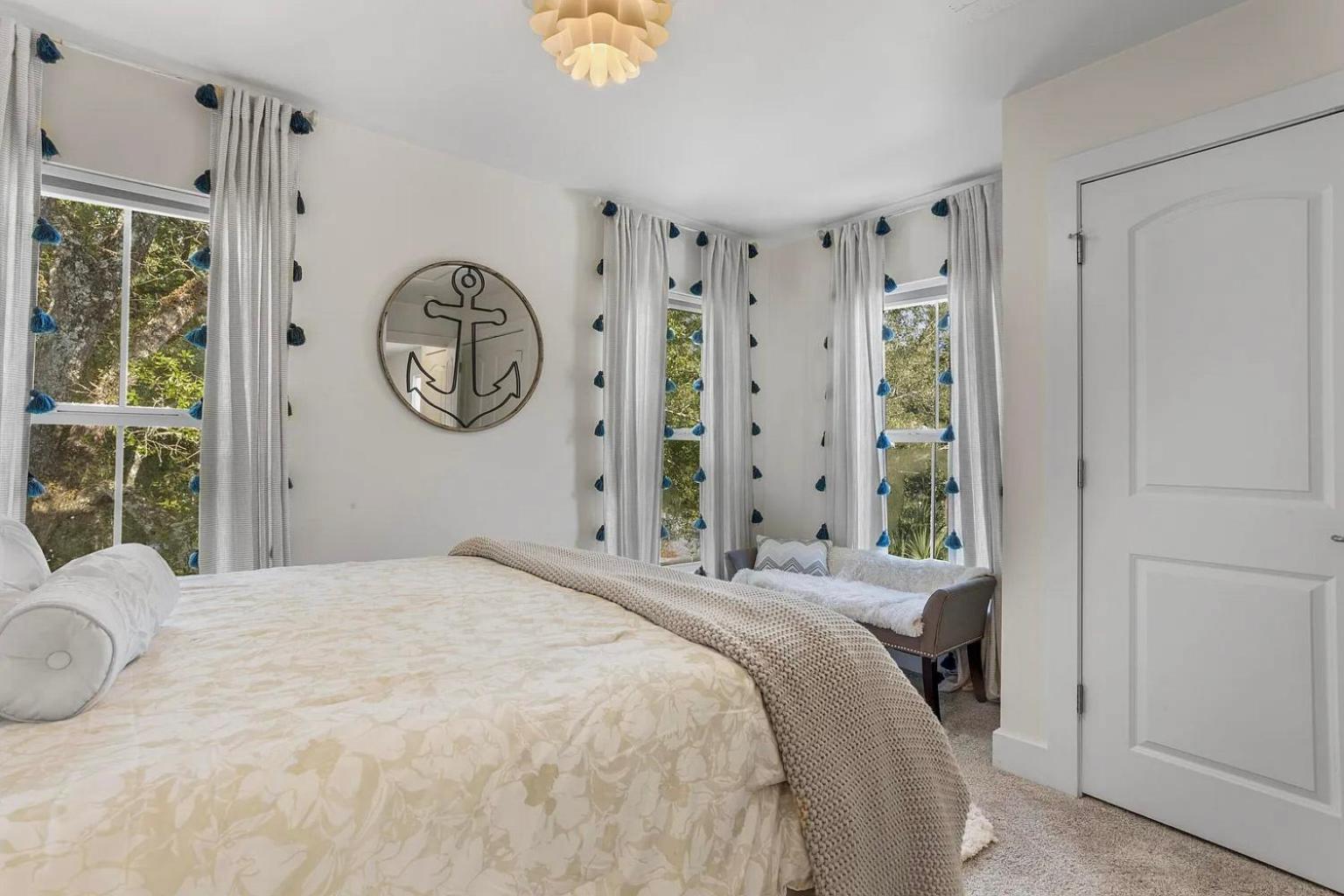 Pelican Cove Cottage located Downtown Ocean Springs
