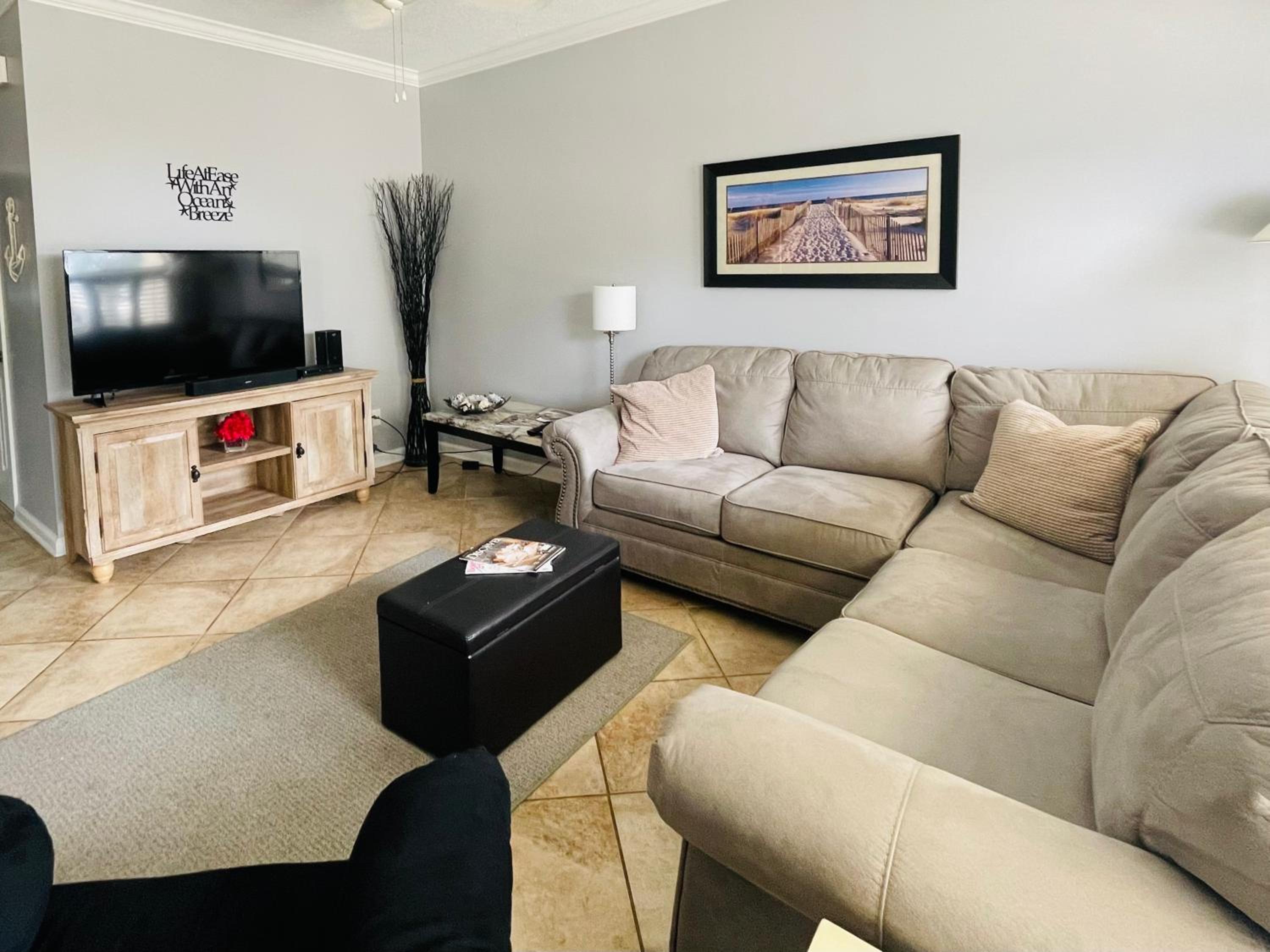 146 Beau Clair - Beachside Townhome with Pool in Long Beach