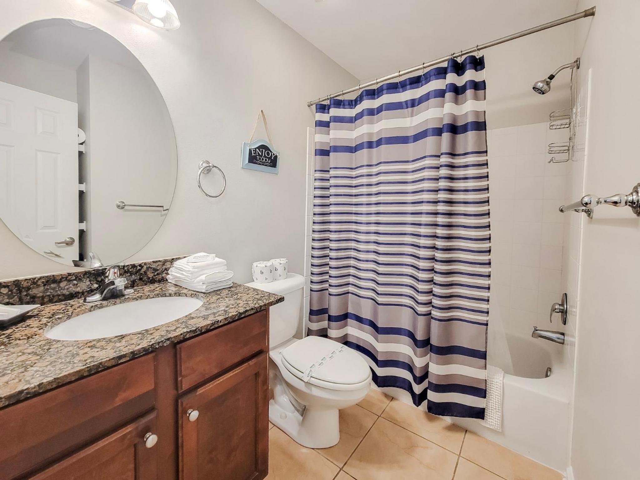 Cozy 2 bedroom, 2 bathroom condo located at Harbor Landing!