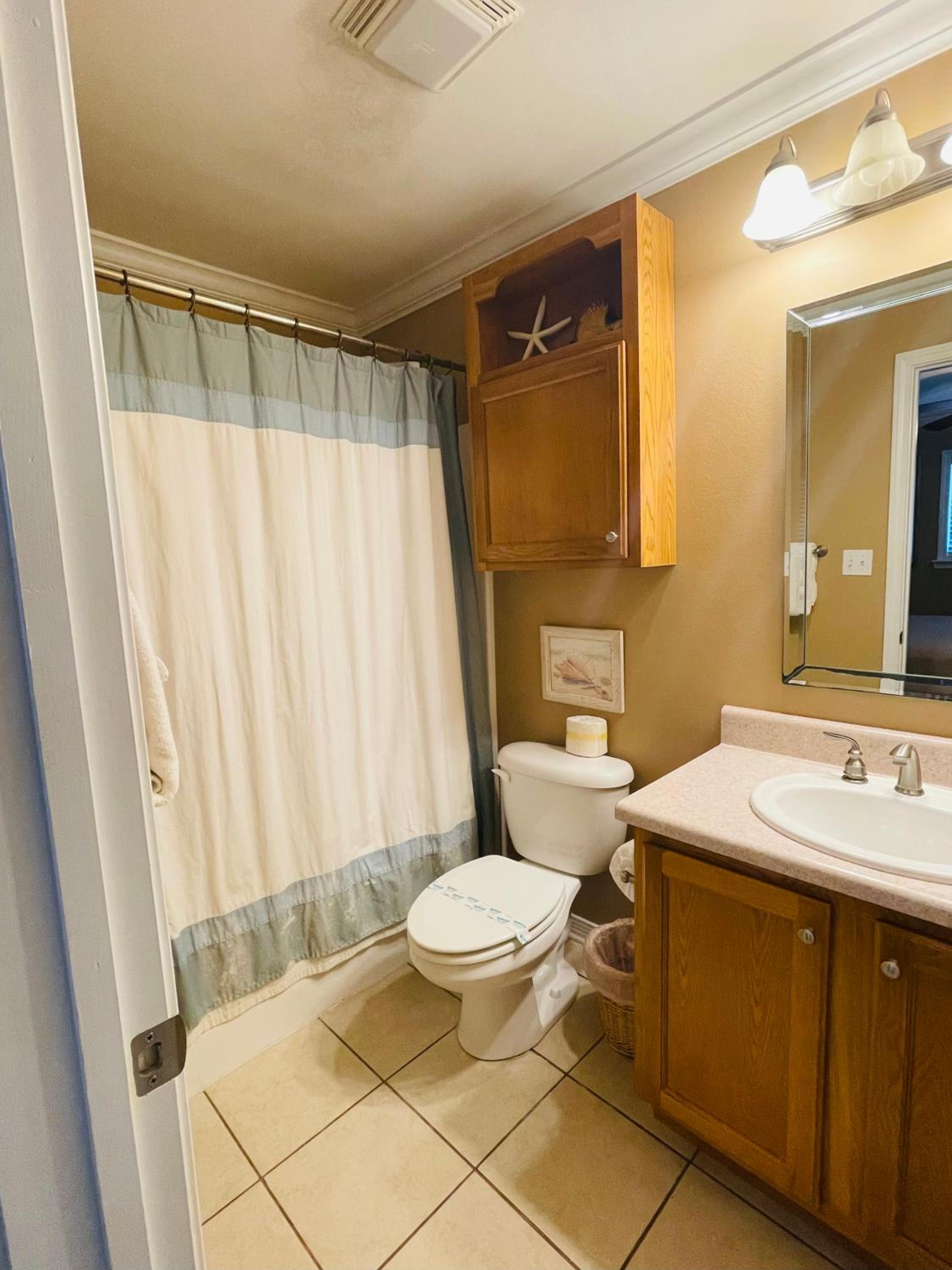 123 Beau Clair - Beachside Townhome with Balcony and Pool in Long Beach