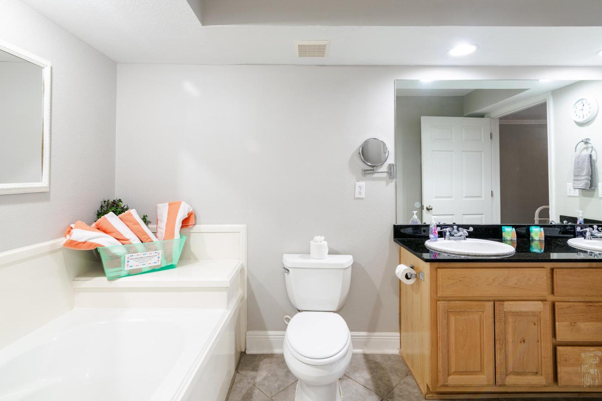 Cozy 2 bed 2 bath condo at the beachside Ocean Club Villas