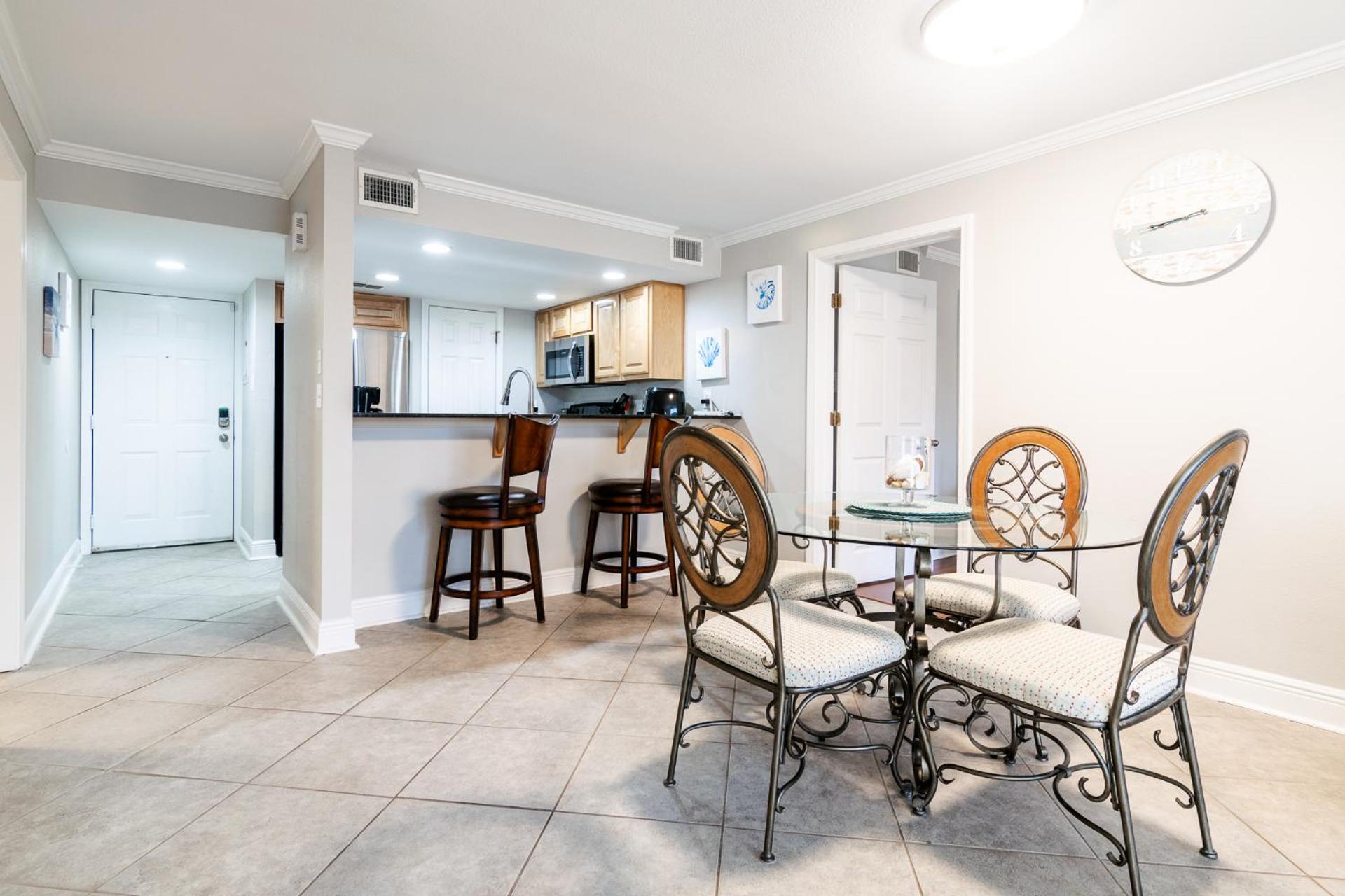 Cozy 2 bed 2 bath condo at the beachside Ocean Club Villas