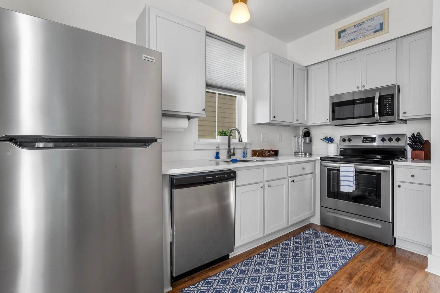 Pelican Cove Cottage located Downtown Ocean Springs