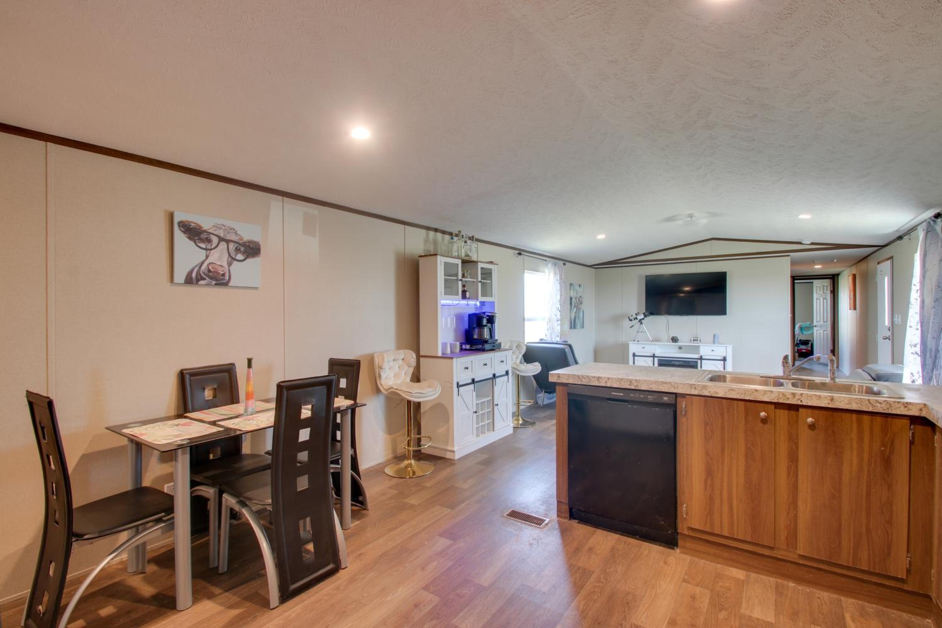 Secluded El Reno Retreat w/ Private Fishing Lake!