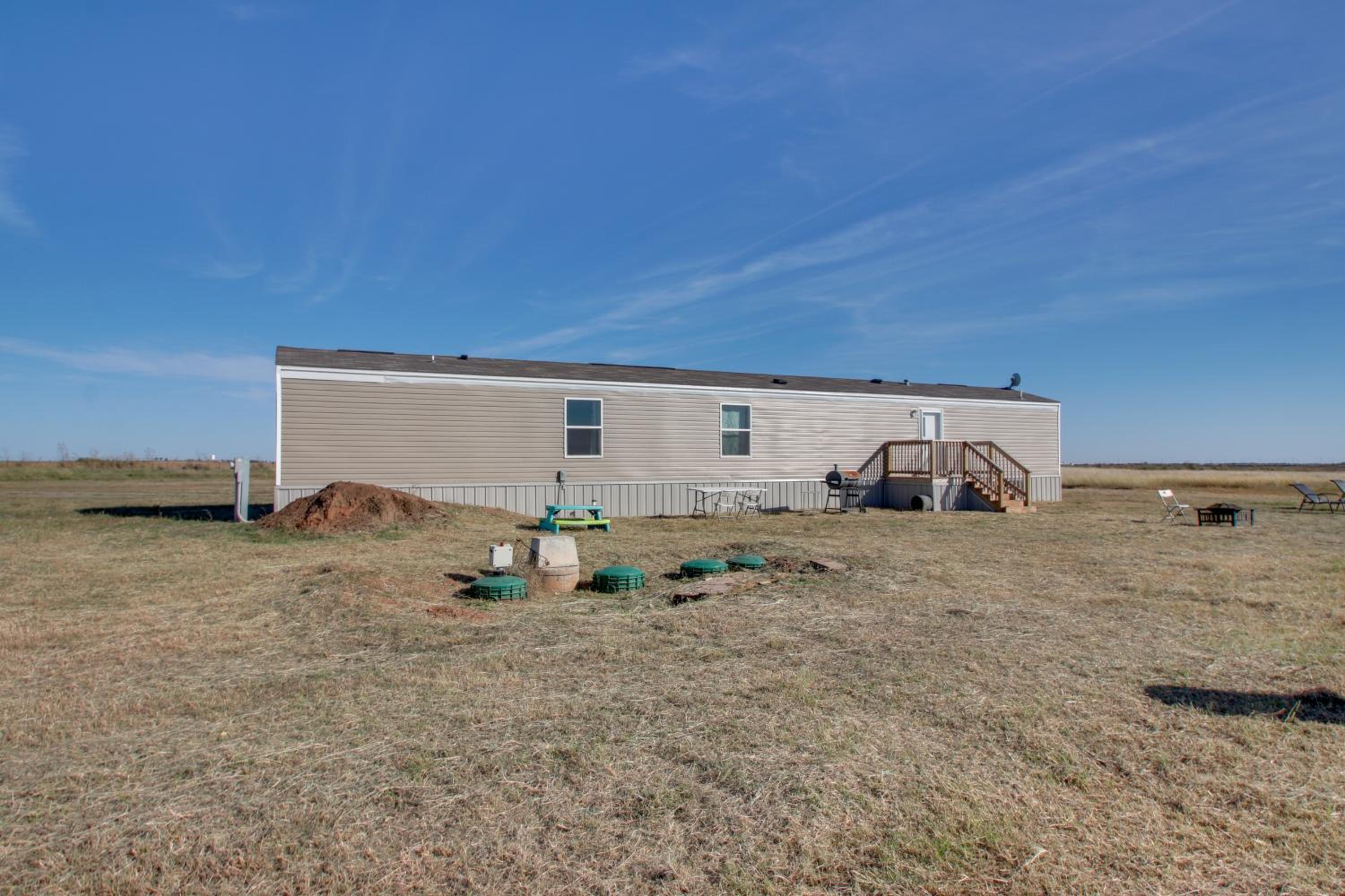 Secluded El Reno Retreat w/ Private Fishing Lake!