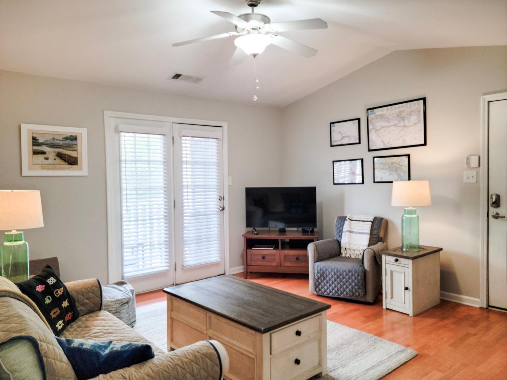 Cozy 2 bedroom, 2 bathroom condo located at Harbor Landing!