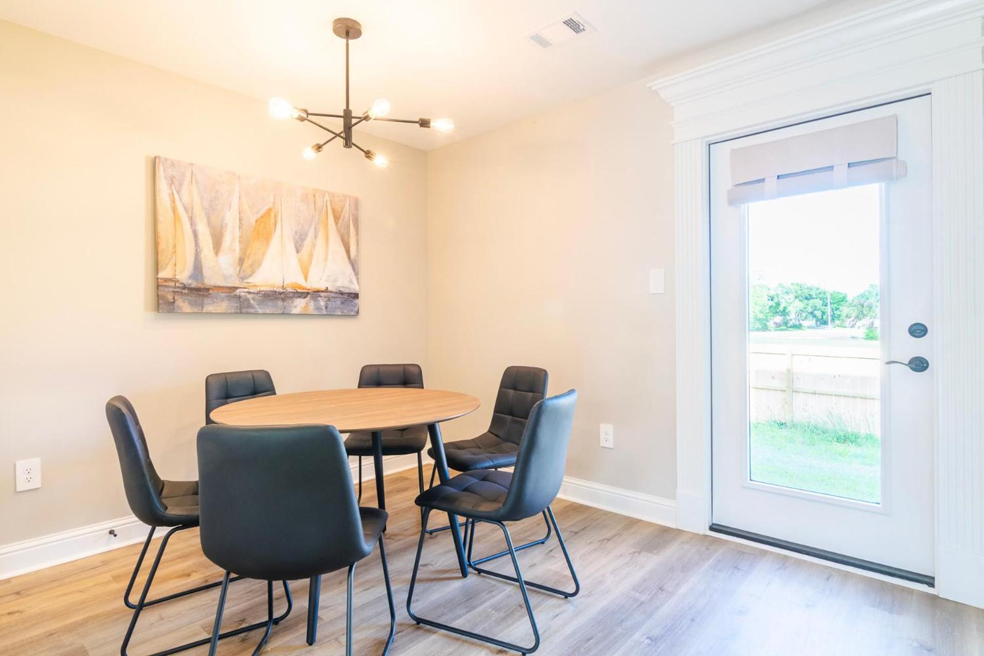 BRAND NEW, Fully Furnished, 3 Bedroom Cottage!