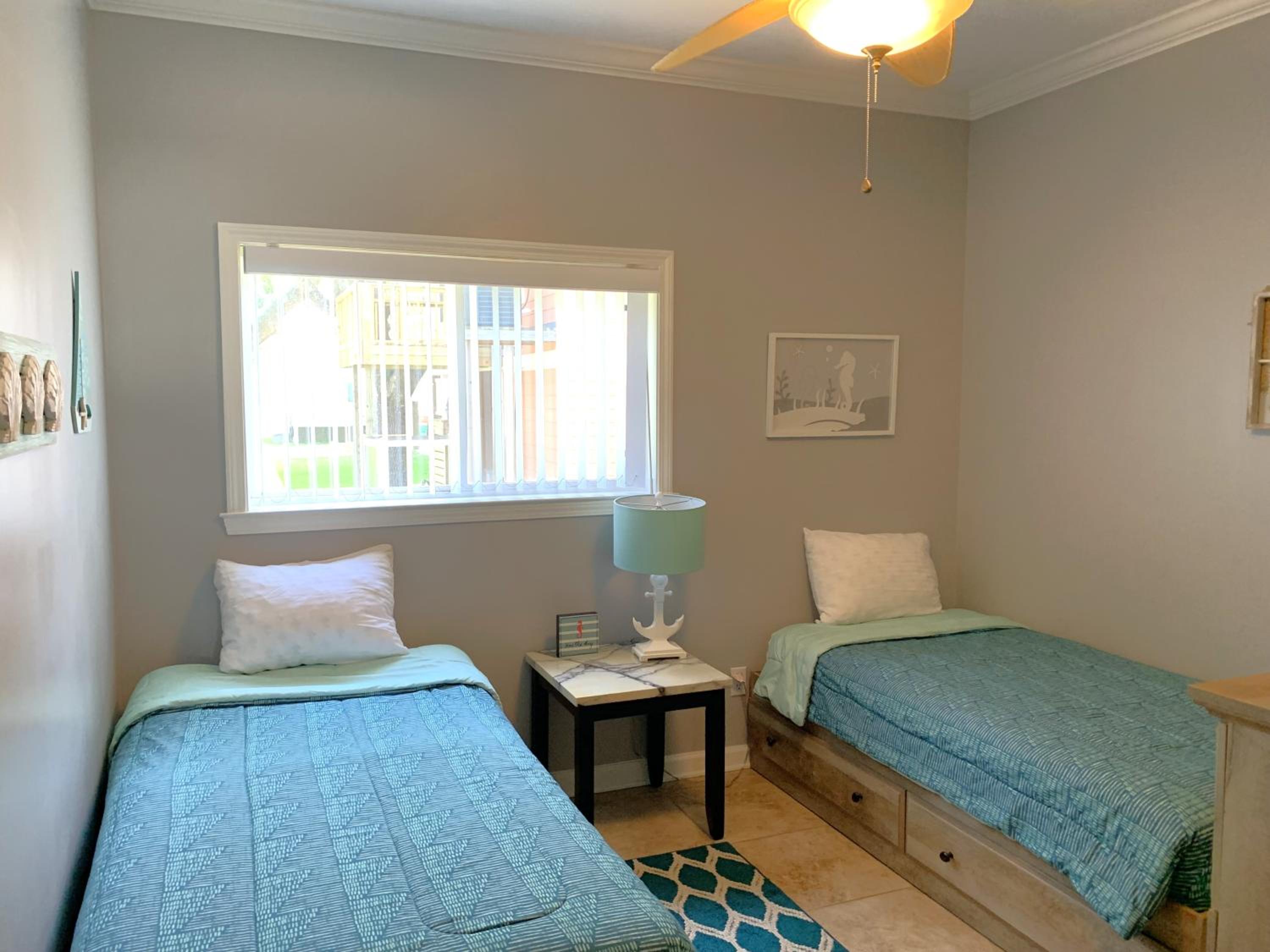 146 Beau Clair - Beachside Townhome with Pool in Long Beach