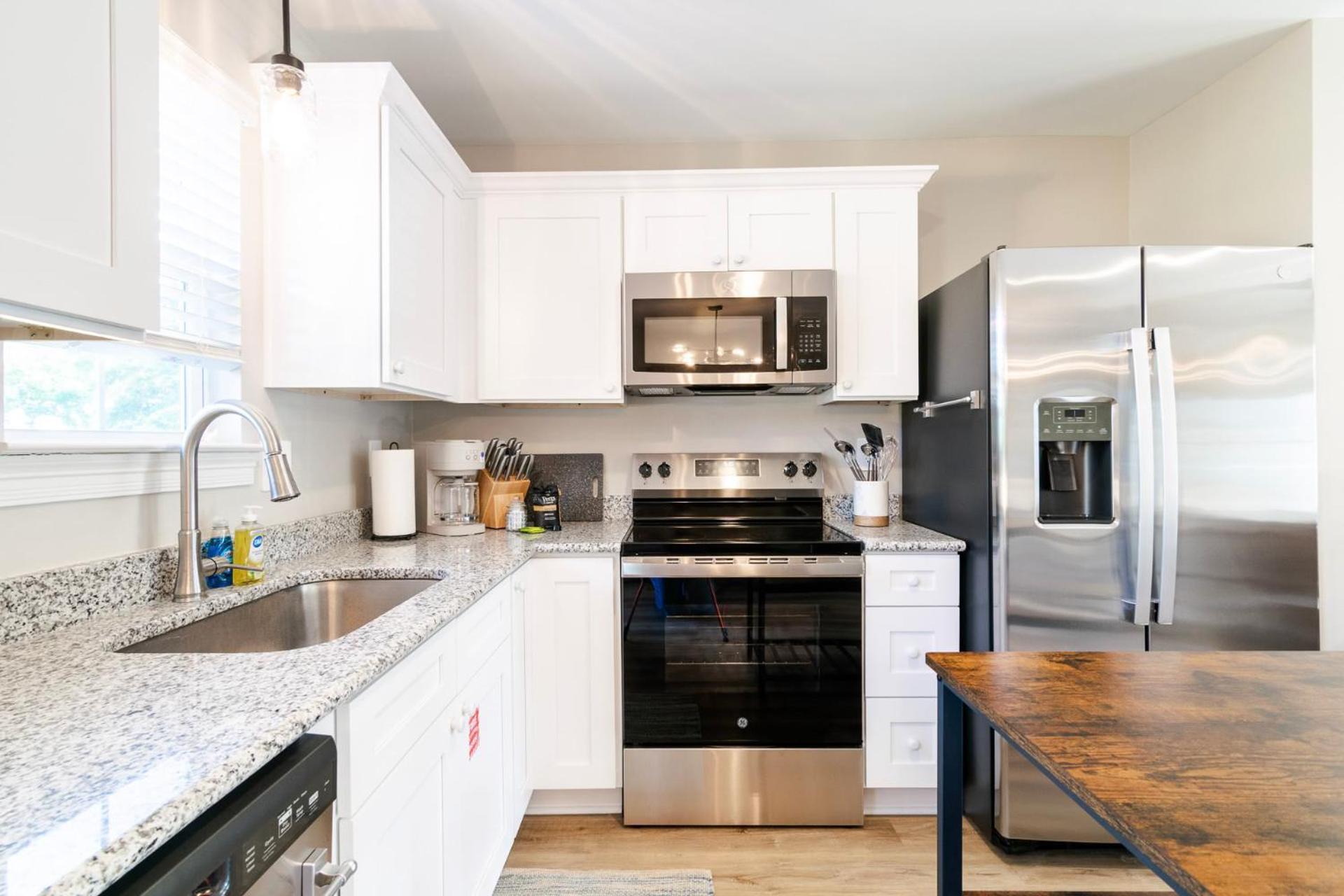BRAND NEW, Fully Furnished, 3 Bedroom Cottage!
