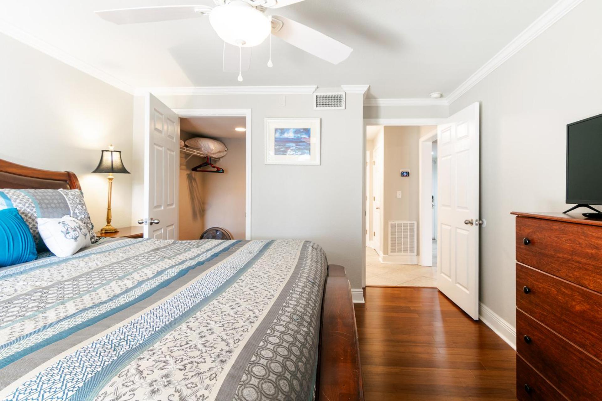 Cozy 2 bed 2 bath condo at the beachside Ocean Club Villas