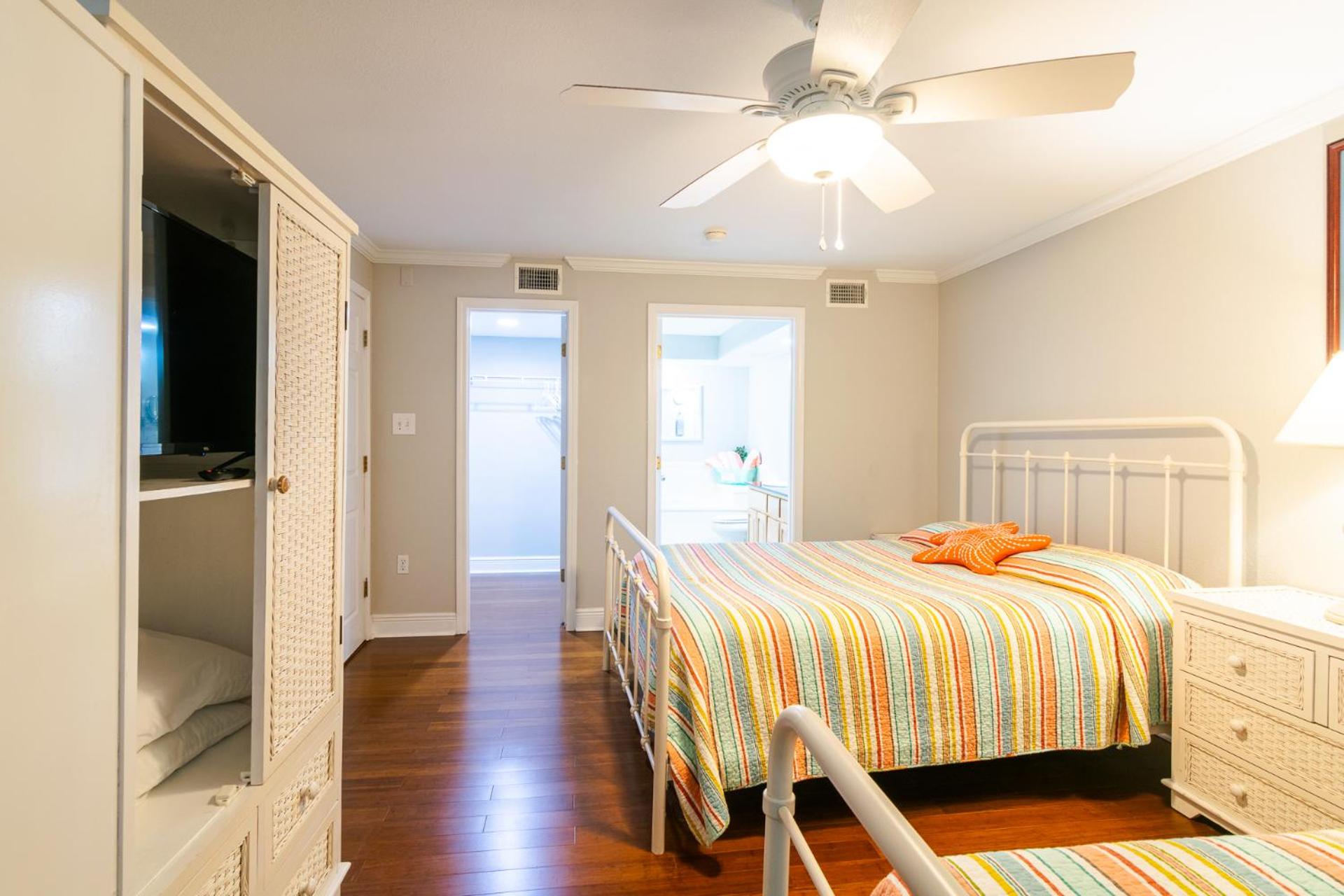 Cozy 2 bed 2 bath condo at the beachside Ocean Club Villas