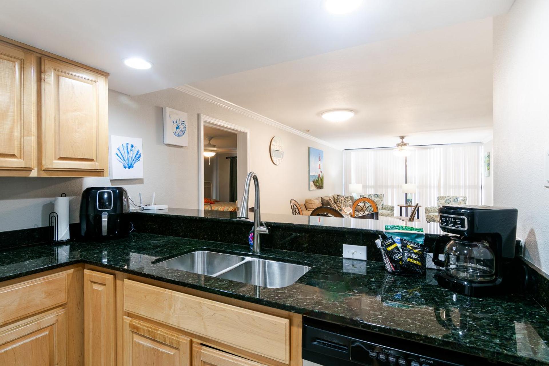 Cozy 2 bed 2 bath condo at the beachside Ocean Club Villas