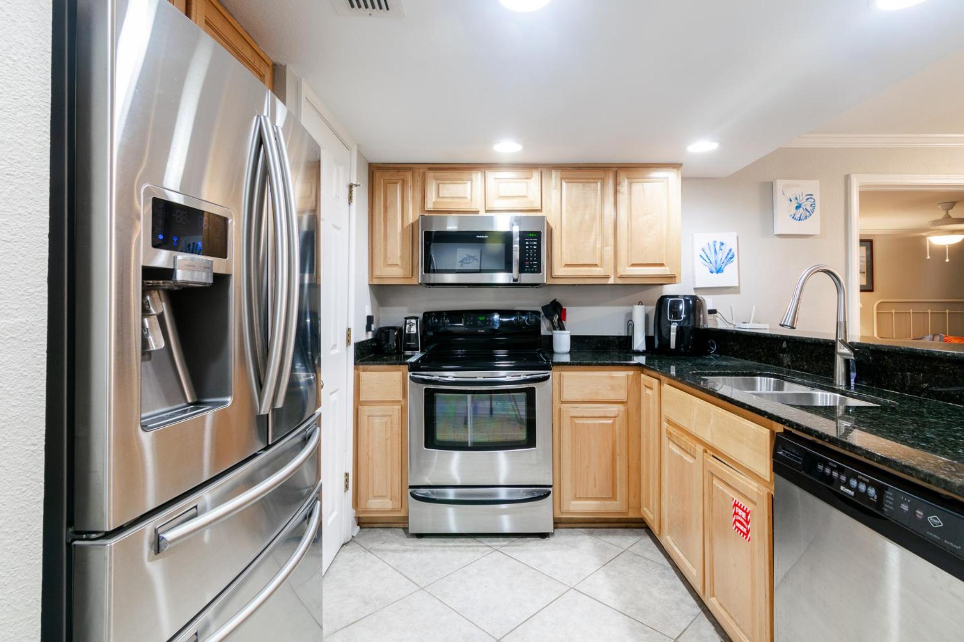 Cozy 2 bed 2 bath condo at the beachside Ocean Club Villas