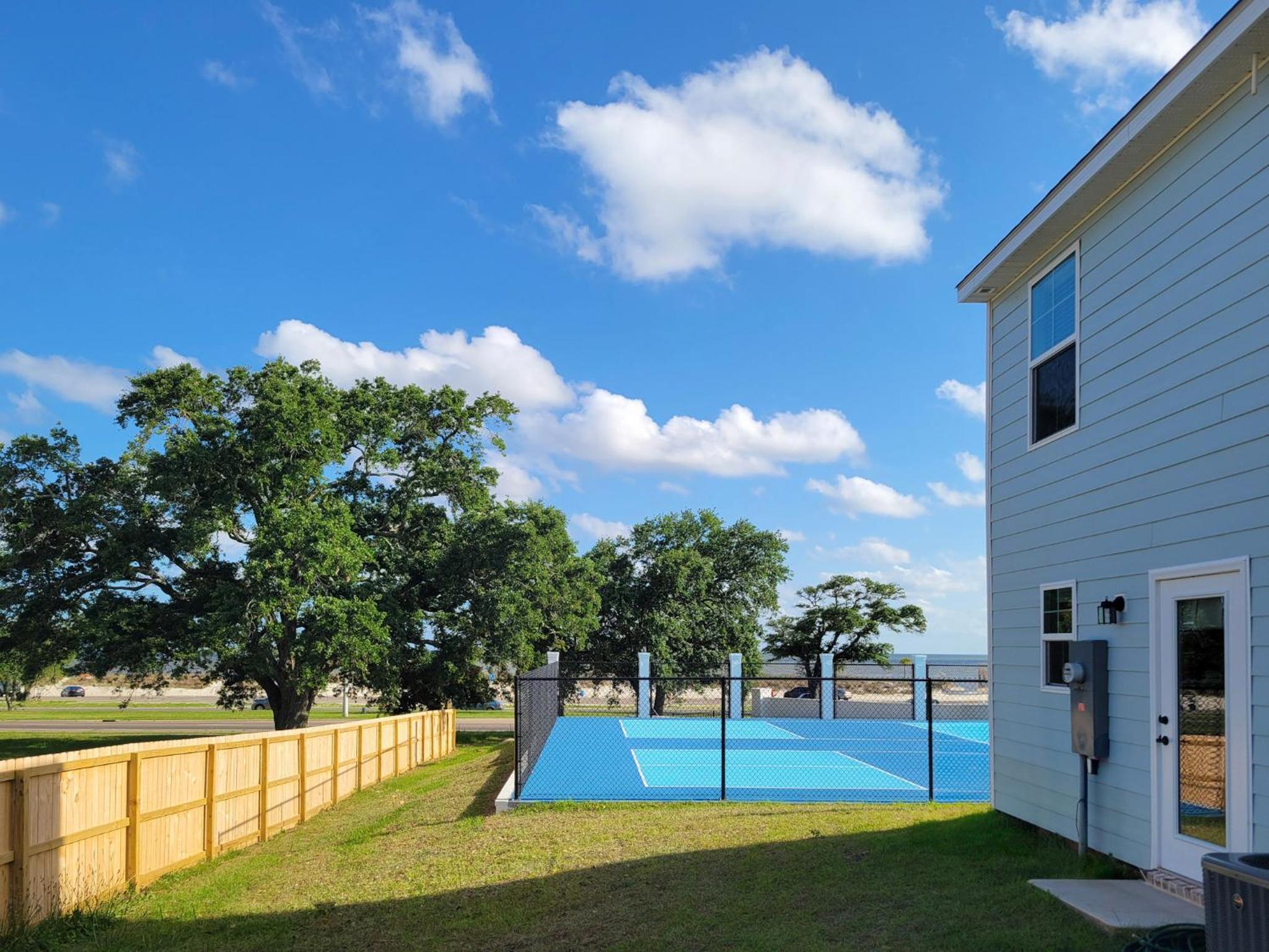BRAND NEW, Fully Furnished, 3 Bedroom Cottage!