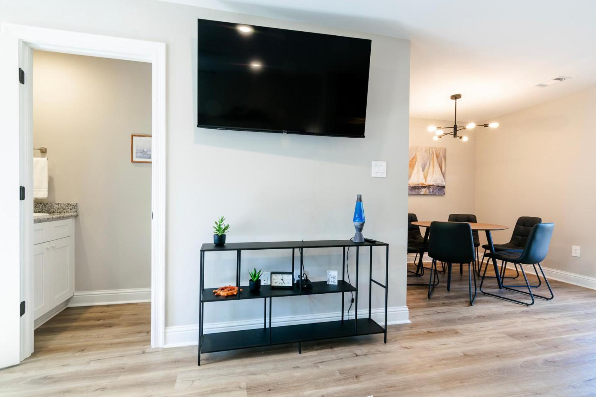 BRAND NEW, Fully Furnished, 3 Bedroom Cottage!