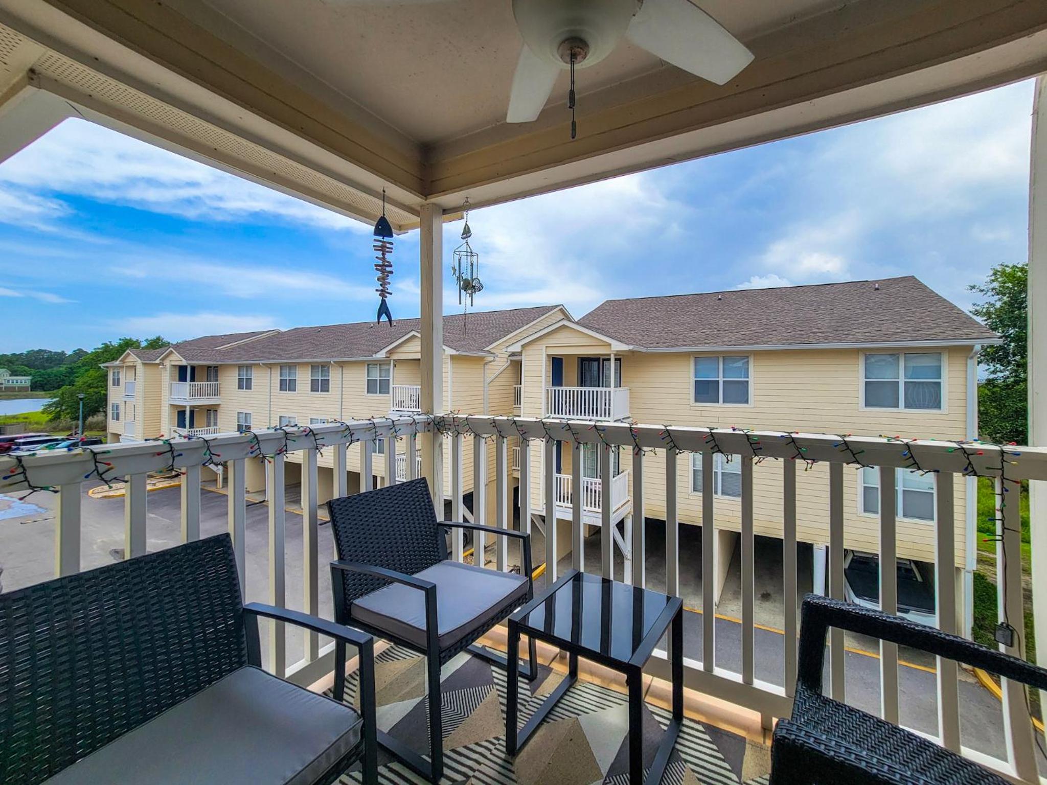 Cozy 2 bedroom, 2 bathroom condo located at Harbor Landing!