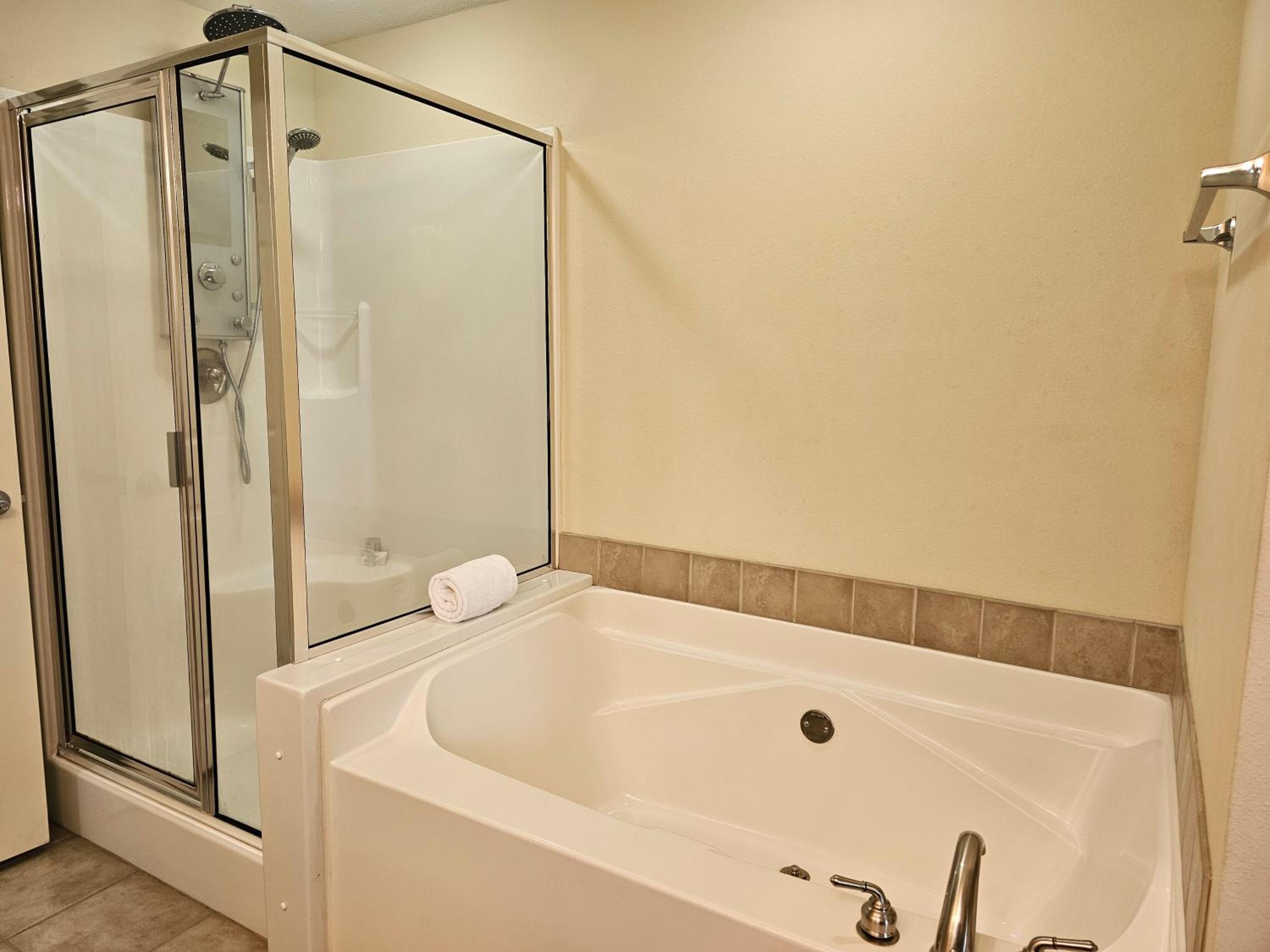 Beachview Condo at Legacy Tower 2 -708 - fully furnished 2 bedroom 2 bathroom