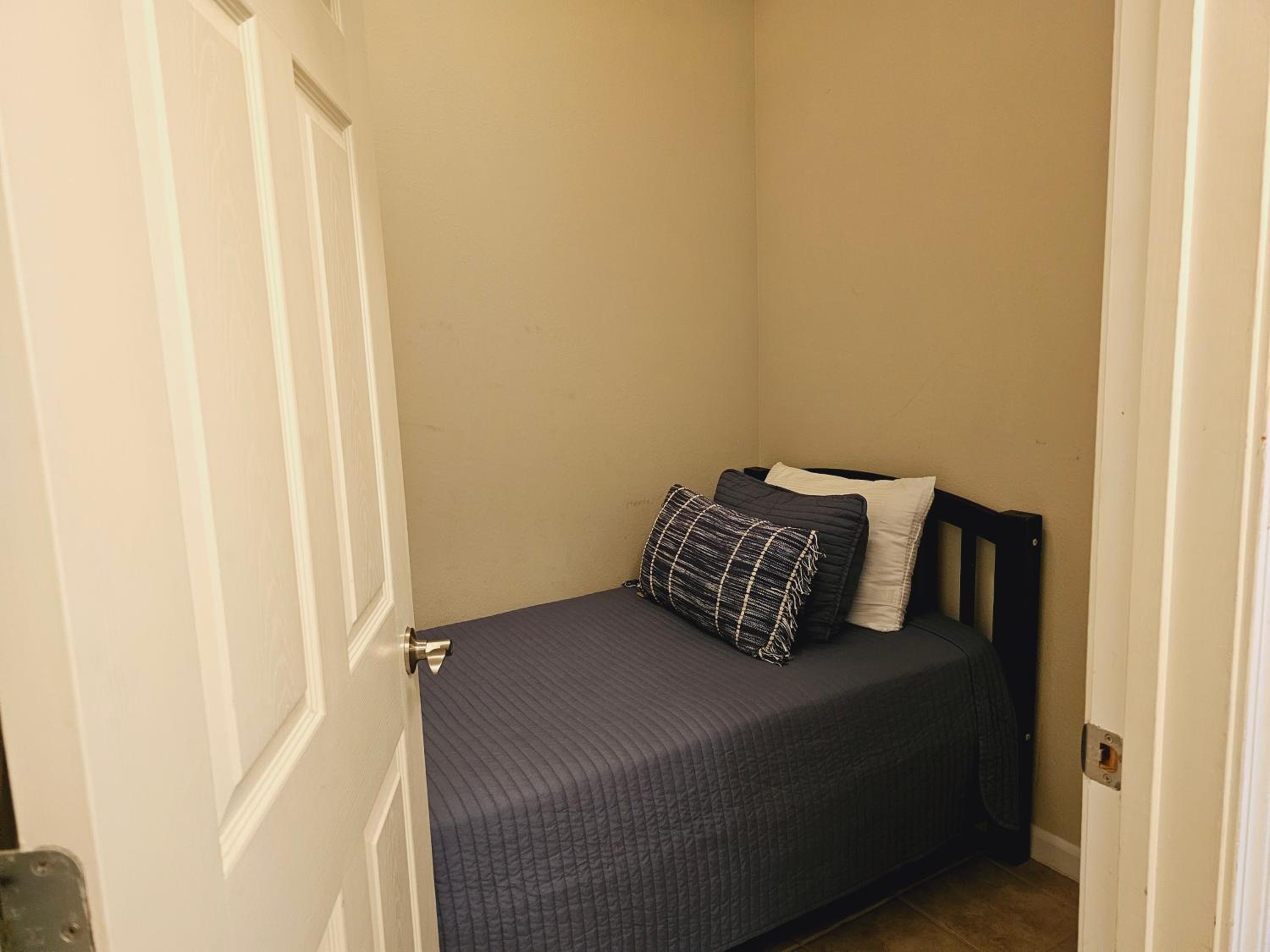 Beachview Condo at Legacy Tower 2 -708 - fully furnished 2 bedroom 2 bathroom